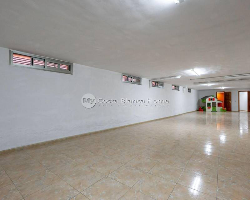 4 bedroom Villa for sale in Rojales - € 389,000 (Ref: 9420558)