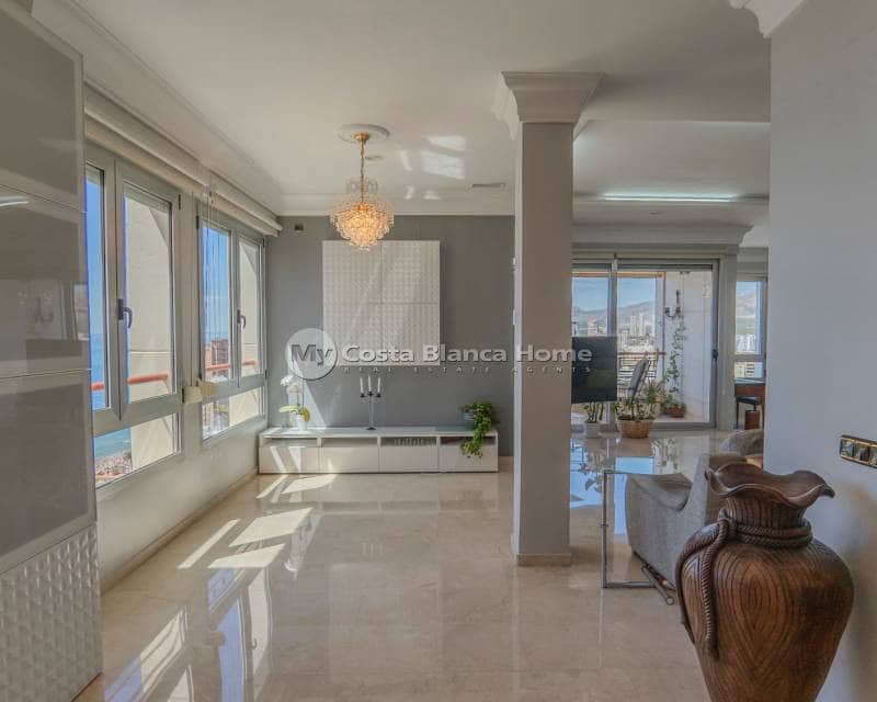 5 slaapkamer Appartement te koop in Benidorm met zwembad - € 1.700.000 (Ref: 9420559)