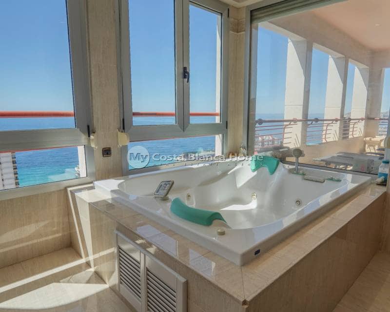 5 slaapkamer Appartement te koop in Benidorm met zwembad - € 1.700.000 (Ref: 9420559)