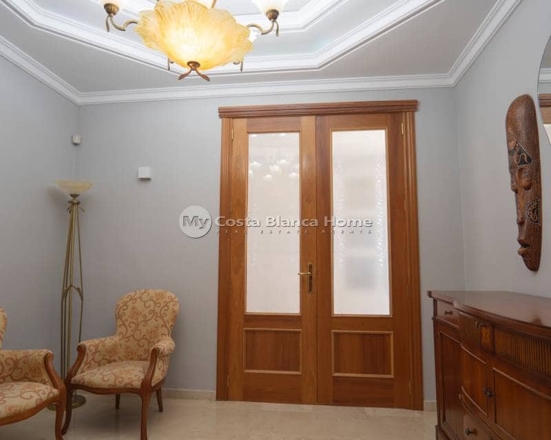 5 slaapkamer Appartement te koop in Benidorm met zwembad - € 1.700.000 (Ref: 9420559)