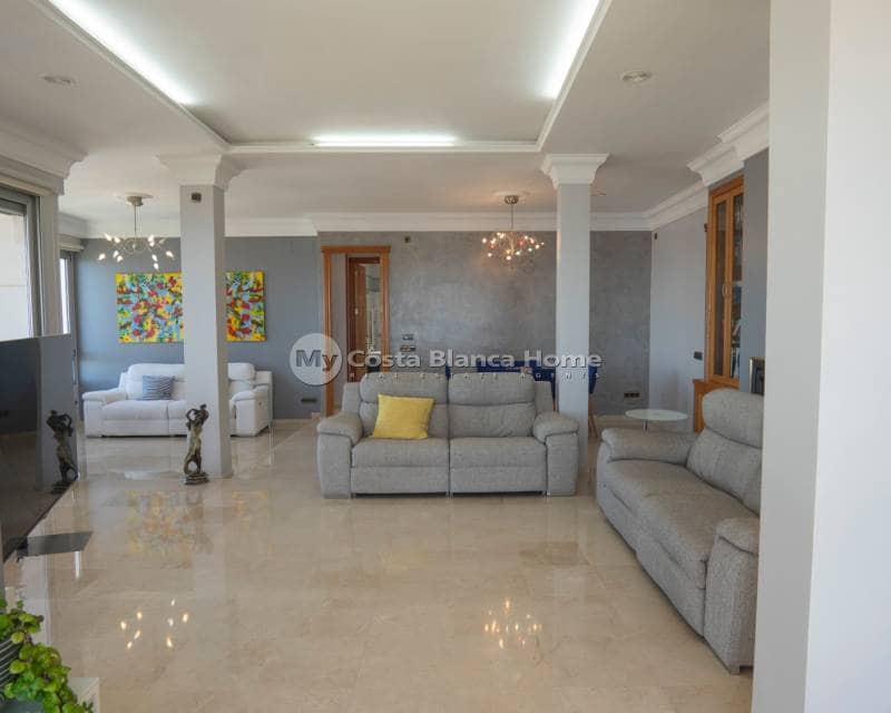 5 slaapkamer Appartement te koop in Benidorm met zwembad - € 1.700.000 (Ref: 9420559)