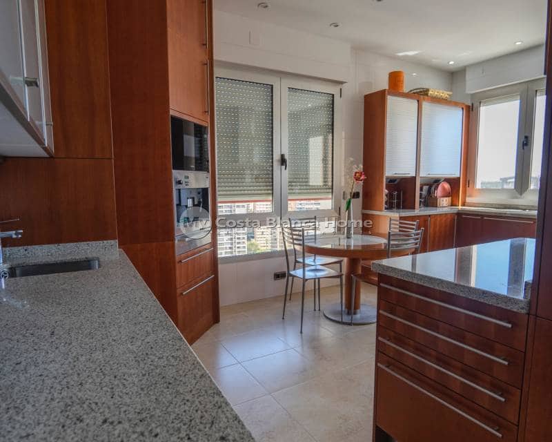 5 slaapkamer Appartement te koop in Benidorm met zwembad - € 1.700.000 (Ref: 9420559)
