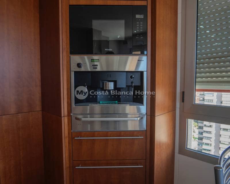 5 slaapkamer Appartement te koop in Benidorm met zwembad - € 1.700.000 (Ref: 9420559)