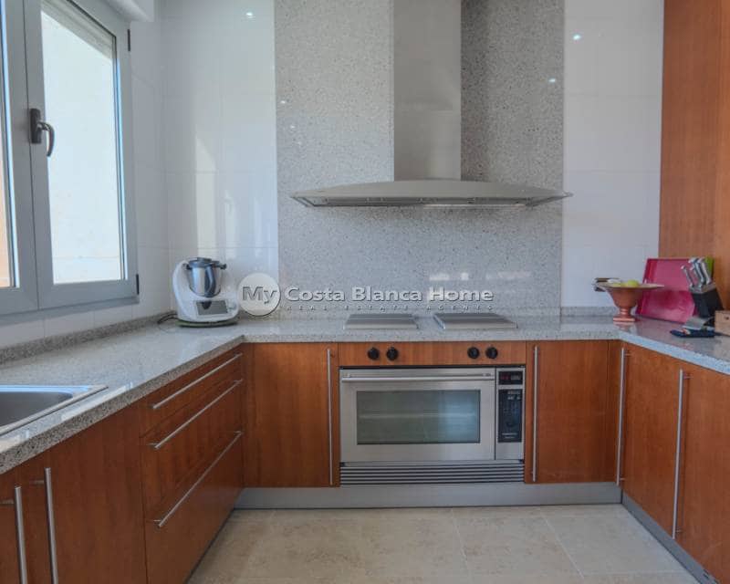 5 slaapkamer Appartement te koop in Benidorm met zwembad - € 1.700.000 (Ref: 9420559)