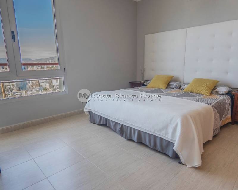 5 slaapkamer Appartement te koop in Benidorm met zwembad - € 1.700.000 (Ref: 9420559)