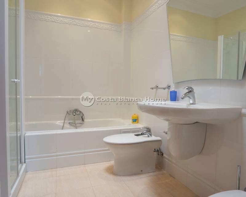 5 slaapkamer Appartement te koop in Benidorm met zwembad - € 1.700.000 (Ref: 9420559)