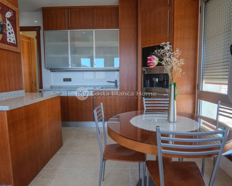 5 slaapkamer Appartement te koop in Benidorm met zwembad - € 1.700.000 (Ref: 9420559)