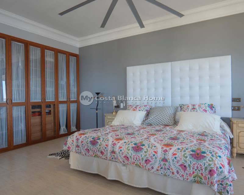 5 slaapkamer Appartement te koop in Benidorm met zwembad - € 1.700.000 (Ref: 9420559)