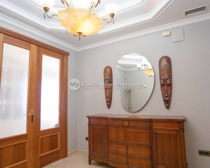 5 slaapkamer Appartement te koop in Benidorm met zwembad - € 1.700.000 (Ref: 9420559)