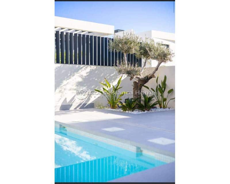 3 bedroom Villa for sale in Algorfa with pool - € 550,000 (Ref: 9420568)