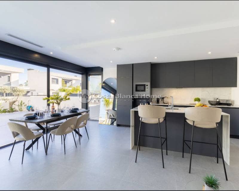 3 bedroom Villa for sale in Algorfa with pool - € 550,000 (Ref: 9420568)