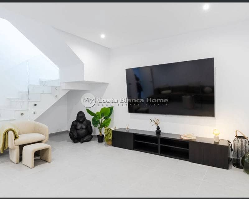 3 bedroom Villa for sale in Algorfa with pool - € 550,000 (Ref: 9420568)