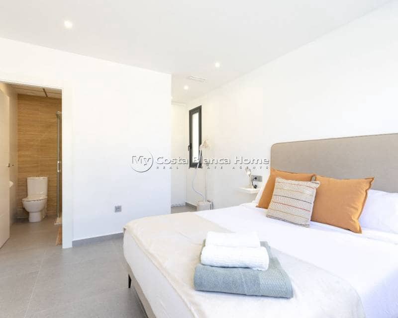 3 bedroom Villa for sale in Algorfa with pool - € 550,000 (Ref: 9420568)