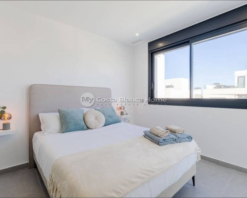 3 bedroom Villa for sale in Algorfa with pool - € 550,000 (Ref: 9420568)