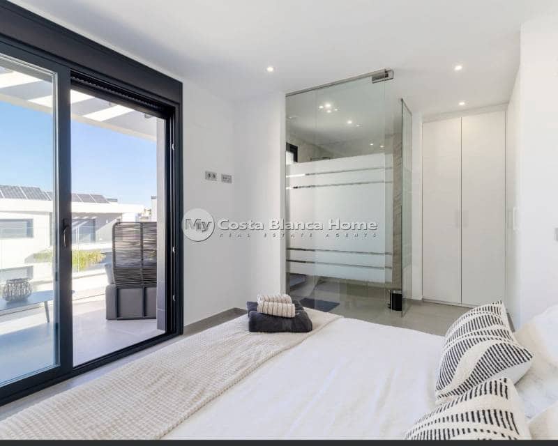 3 bedroom Villa for sale in Algorfa with pool - € 550,000 (Ref: 9420568)