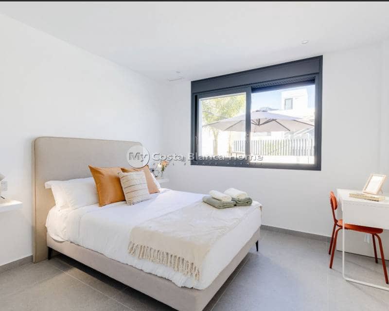 3 bedroom Villa for sale in Algorfa with pool - € 550,000 (Ref: 9420568)