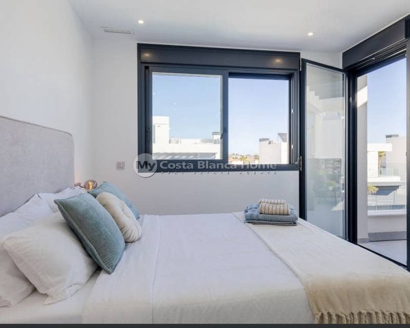 3 bedroom Villa for sale in Algorfa with pool - € 550,000 (Ref: 9420568)