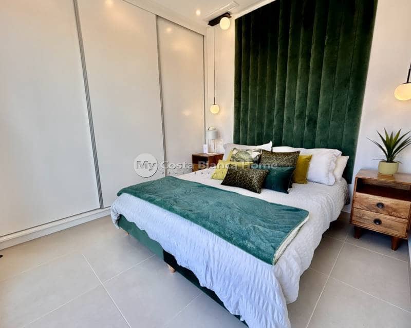 Chalet de 3 habitaciones en Benijófar en venta con piscina - 395.000 € (Ref: 9420571)