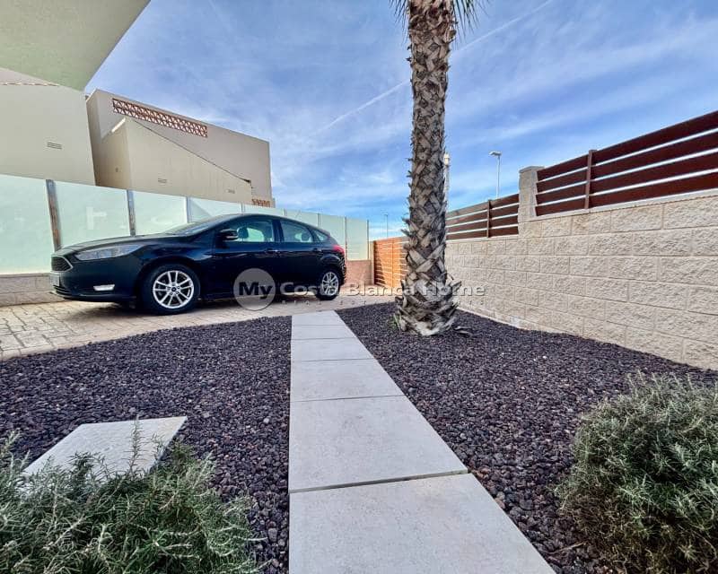 Chalet de 3 habitaciones en Benijófar en venta con piscina - 395.000 € (Ref: 9420571)