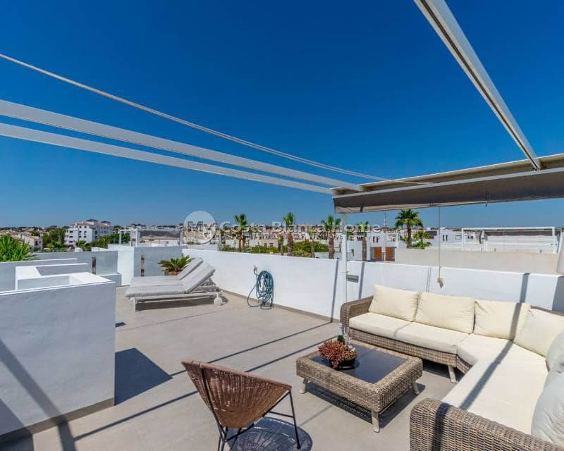 Chalet de 3 habitaciones en Villamartin en venta con piscina - 429.000 € (Ref: 9420572)