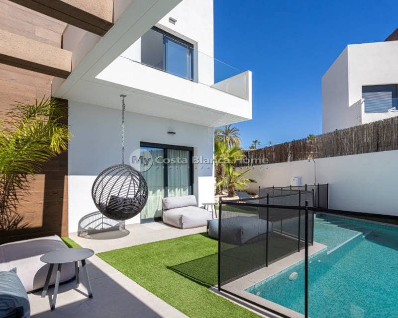 3 bedroom Villa for sale in Ciudad Quesada with pool - € 699,000 (Ref: 9420574)