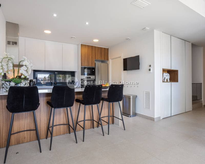 3 bedroom Villa for sale in Ciudad Quesada with pool - € 699,000 (Ref: 9420574)