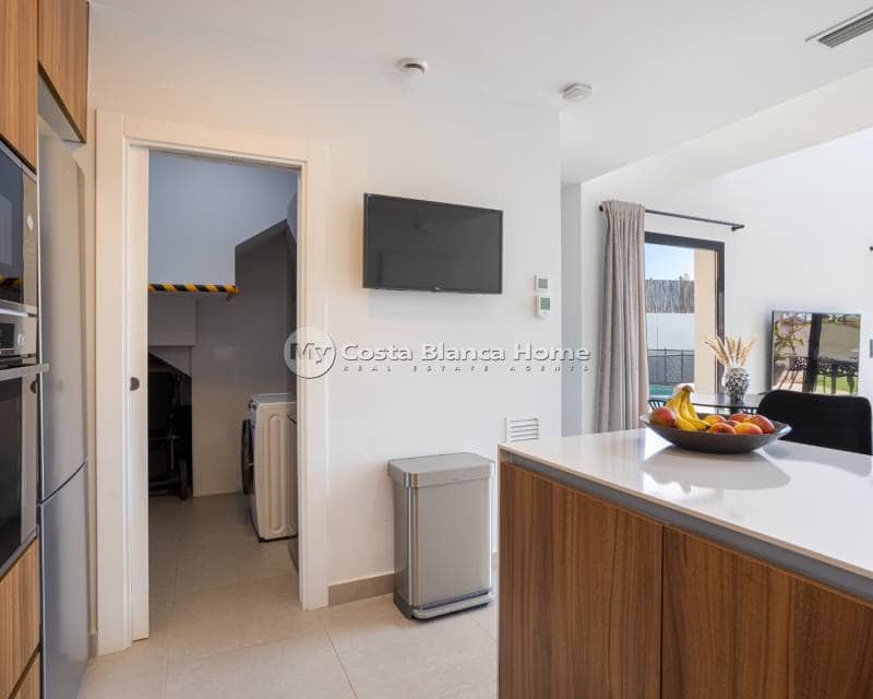 3 bedroom Villa for sale in Ciudad Quesada with pool - € 699,000 (Ref: 9420574)