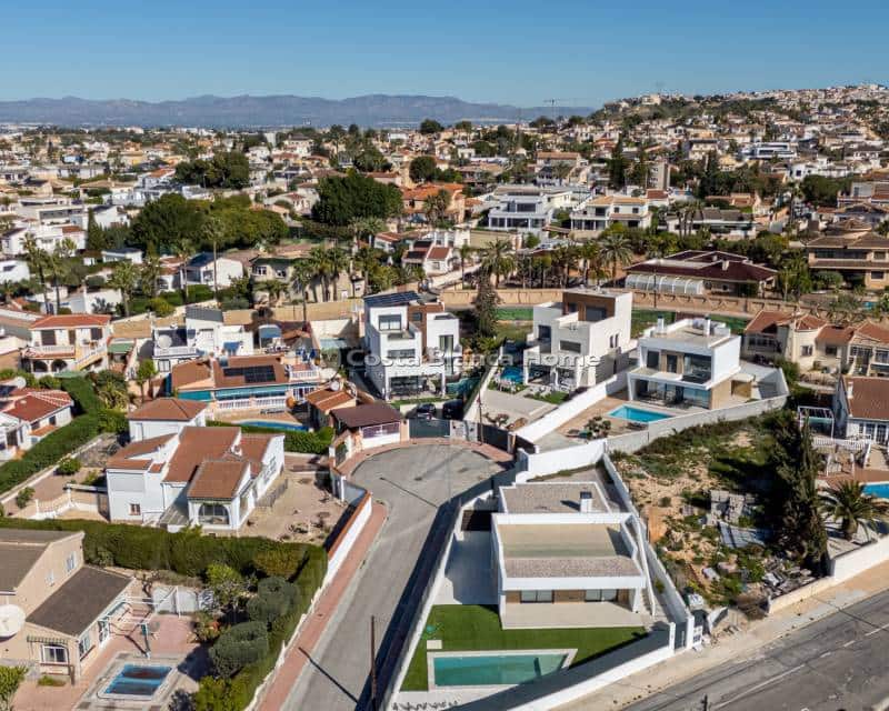 3 bedroom Villa for sale in Ciudad Quesada with pool - € 699,000 (Ref: 9420574)