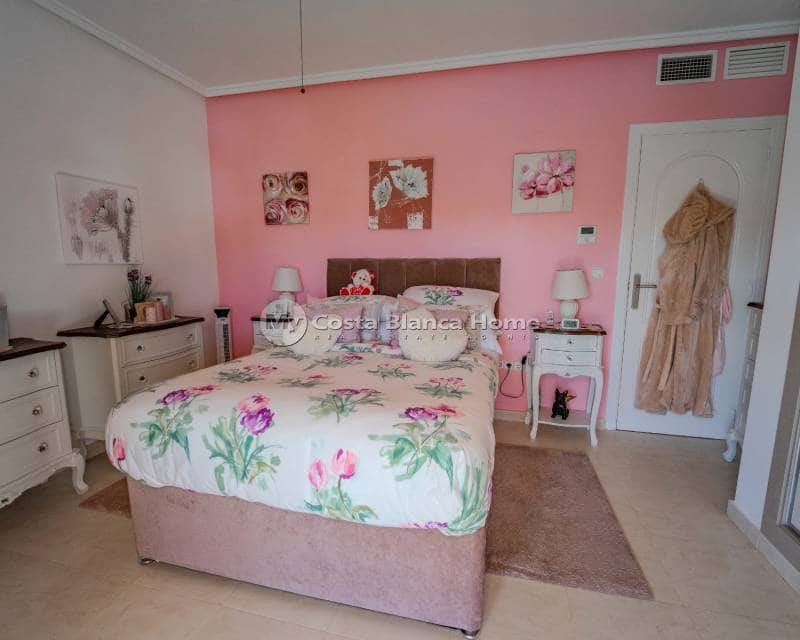 3 bedroom Townhouse for sale in Ciudad Quesada with pool - € 235,000 (Ref: 9420578)