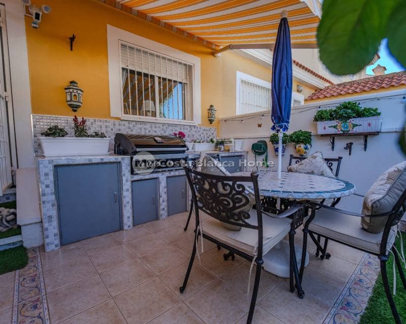 3 bedroom Townhouse for sale in Ciudad Quesada with pool - € 235,000 (Ref: 9420578)