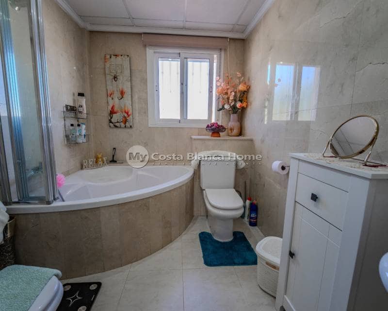 3 bedroom Townhouse for sale in Ciudad Quesada with pool - € 235,000 (Ref: 9420578)