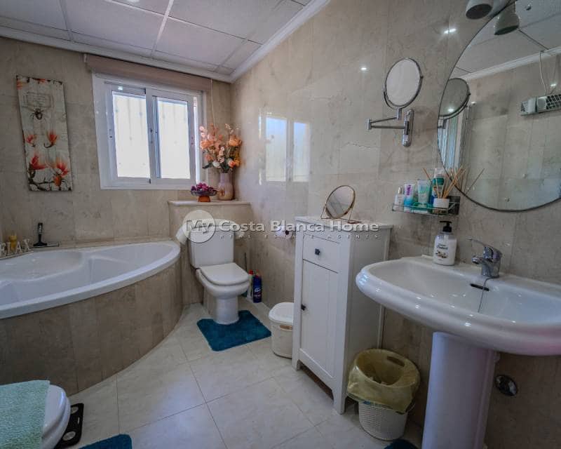 3 bedroom Townhouse for sale in Ciudad Quesada with pool - € 235,000 (Ref: 9420578)