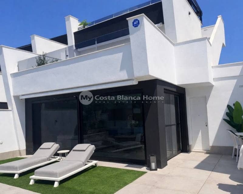 3 soverom Kjedet enebolig til salgs i Santiago de la Ribera med svømmebasseng - € 699 900 (Ref: 9420579)