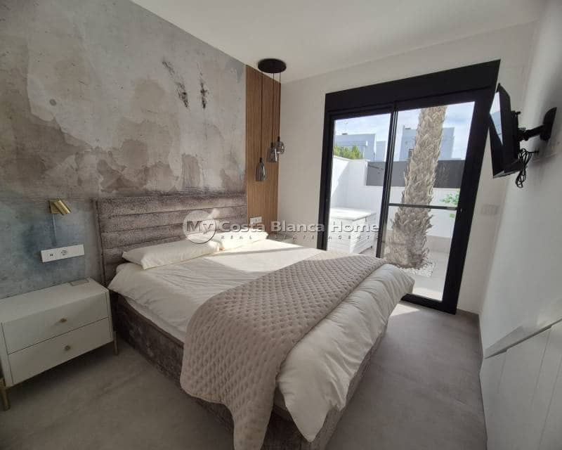 3 soverom Kjedet enebolig til salgs i Santiago de la Ribera med svømmebasseng - € 699 900 (Ref: 9420579)