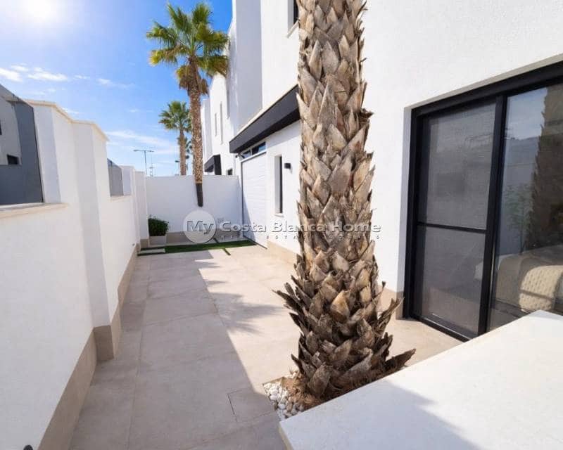 3 soverom Kjedet enebolig til salgs i Santiago de la Ribera med svømmebasseng - € 699 900 (Ref: 9420579)