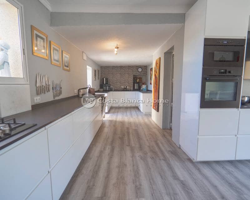 6 bedroom Finca/Country House for sale in Los Montesinos with pool - € 795,000 (Ref: 9420591)