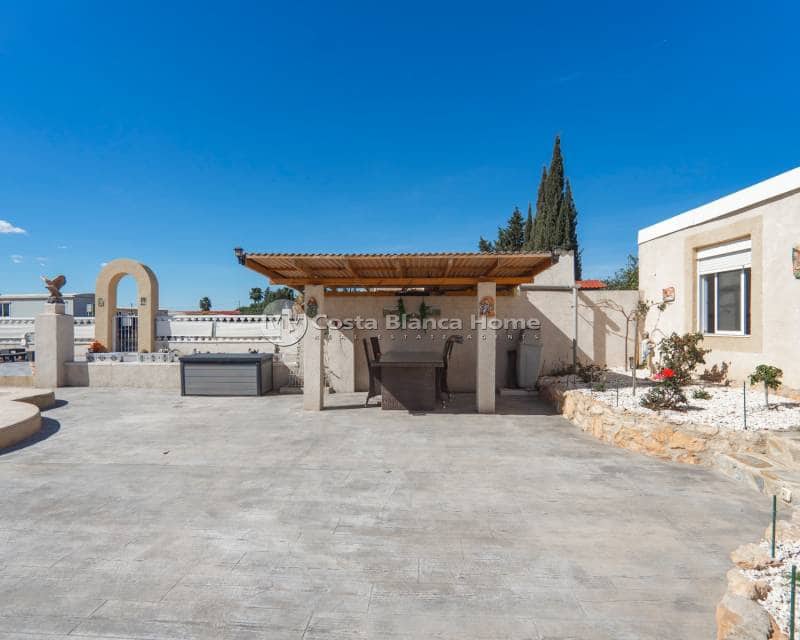 6 bedroom Finca/Country House for sale in Los Montesinos with pool - € 795,000 (Ref: 9420591)