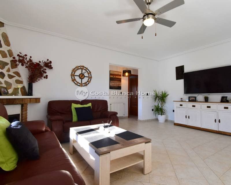 4 soverom Kjedet enebolig til salgs i Los Balcones med svømmebasseng - € 445 000 (Ref: 9420595)