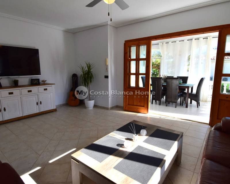 4 soverom Kjedet enebolig til salgs i Los Balcones med svømmebasseng - € 445 000 (Ref: 9420595)