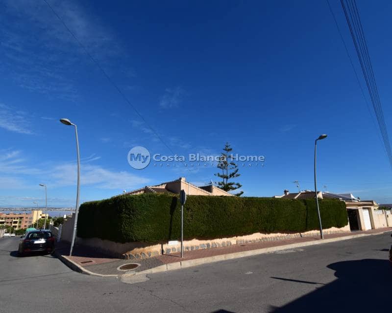 4 soverom Kjedet enebolig til salgs i Los Balcones med svømmebasseng - € 445 000 (Ref: 9420595)