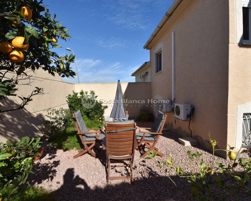 4 soverom Kjedet enebolig til salgs i Los Balcones med svømmebasseng - € 445 000 (Ref: 9420595)