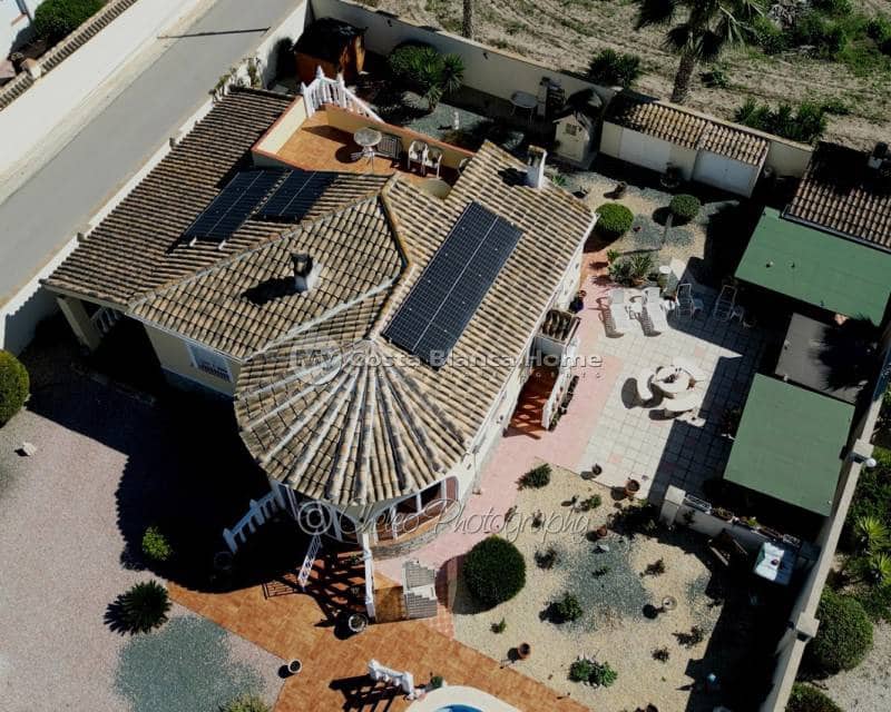 3 slaapkamer Villa te koop in Catral met zwembad - € 365.000 (Ref: 9420601)