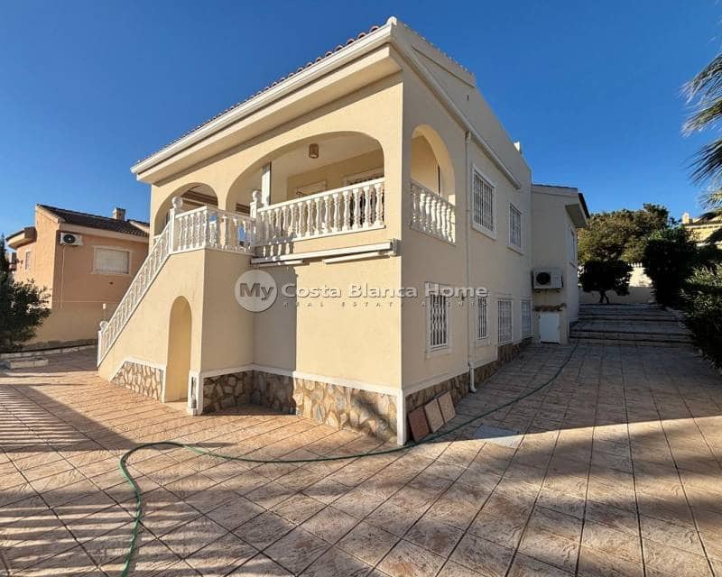 5 bedroom Villa for sale in Ciudad Quesada with pool - € 595,000 (Ref: 9420602)