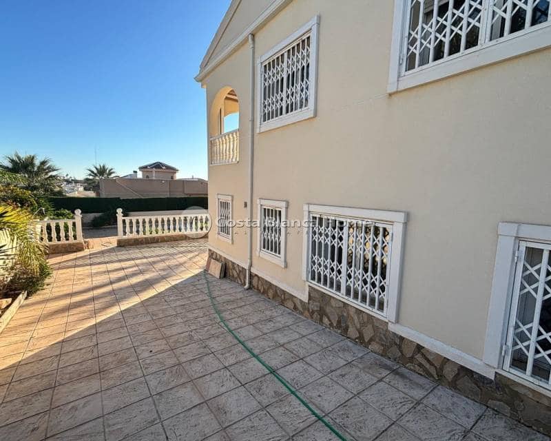 5 bedroom Villa for sale in Ciudad Quesada with pool - € 595,000 (Ref: 9420602)
