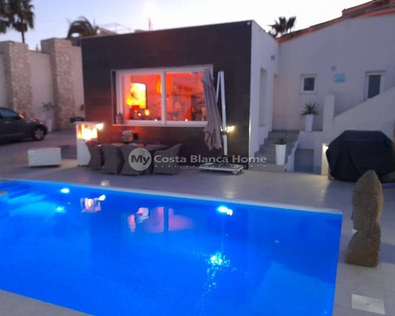 6 bedroom Villa for sale in Ciudad Quesada with pool - € 685,000 (Ref: 9420603)