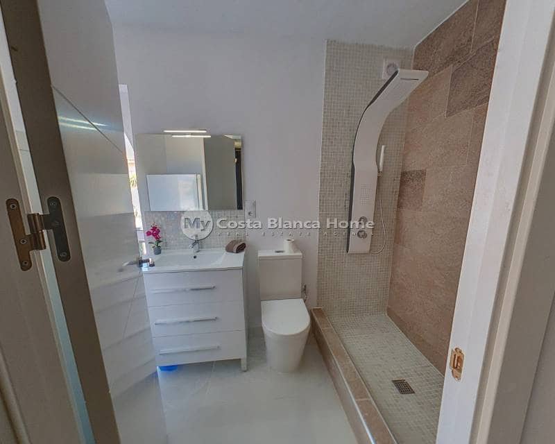 6 bedroom Villa for sale in Ciudad Quesada with pool - € 685,000 (Ref: 9420603)