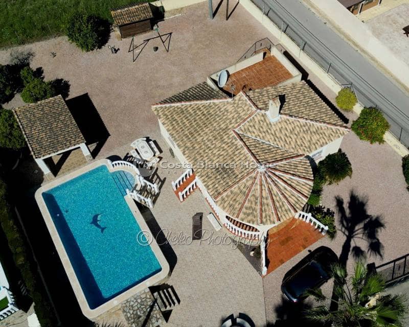 3 soveværelse Villa til salg i Catral med swimmingpool - € 310.000 (Ref: 9451132)