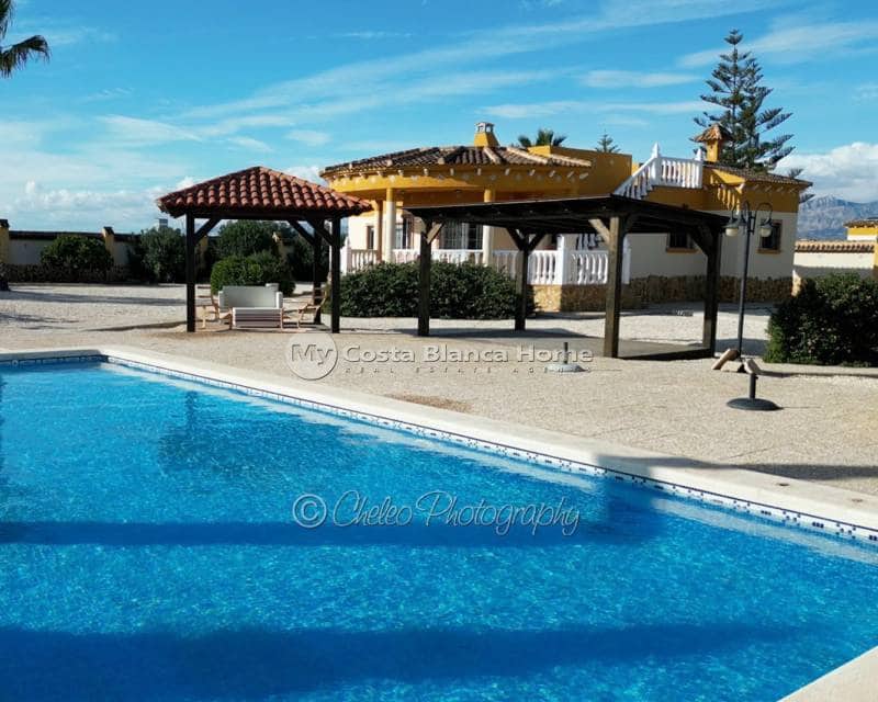 4 sypialnia Willa na sprzedaż w Catral z basenem - 385 000 € (Ref: 9452441)