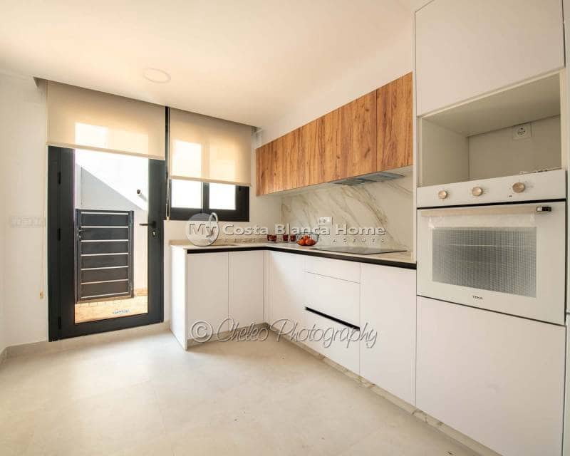 3 soverom Hus til salgs i Cox med svømmebasseng - € 255 000 (Ref: 9654235)