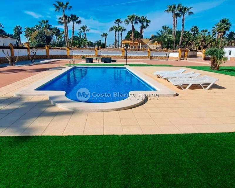 3 sovrum Finca/Hus på landet till salu i Catral med pool - 430 000 € (Ref: 9668255)